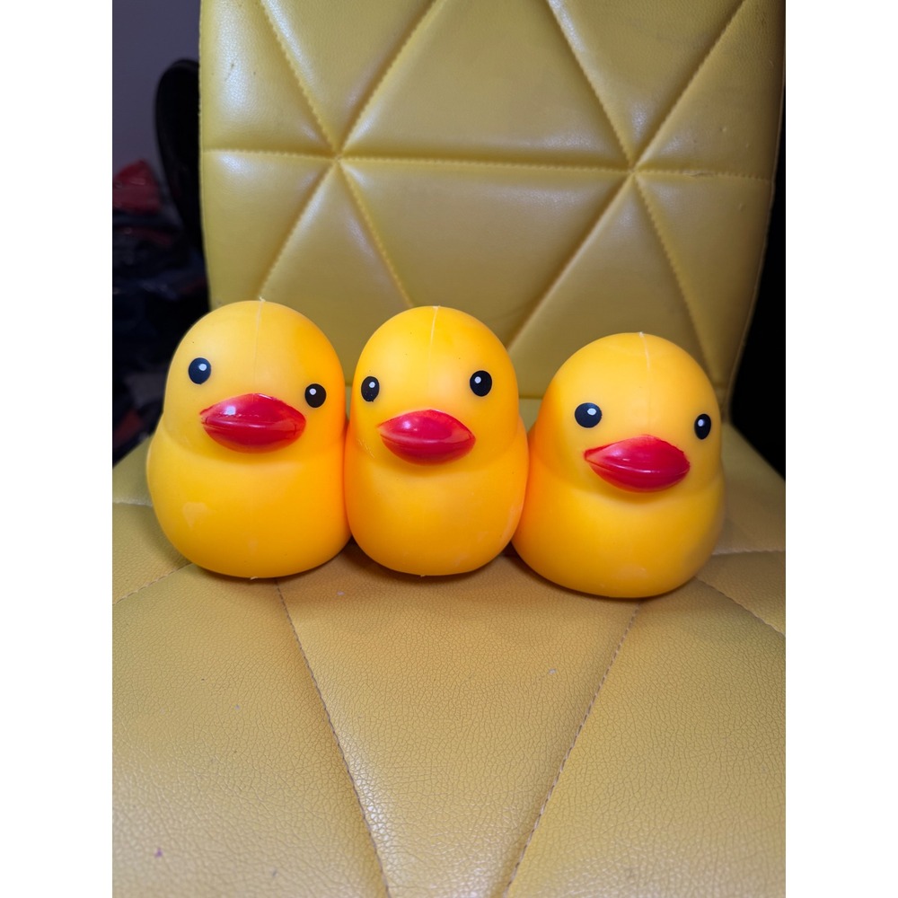 Yellow Rubber Ducks Squishy toy